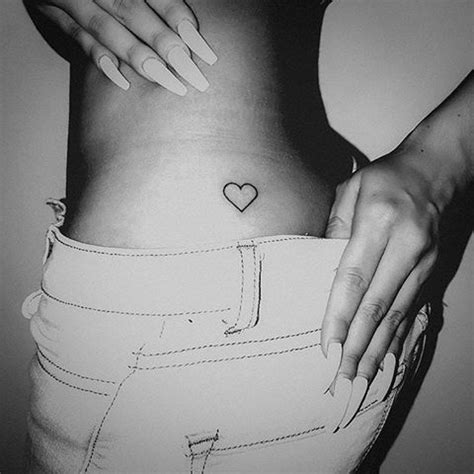 tatuajes pequeños en la pompa|94 ideas de Tatuajes en las pompis 